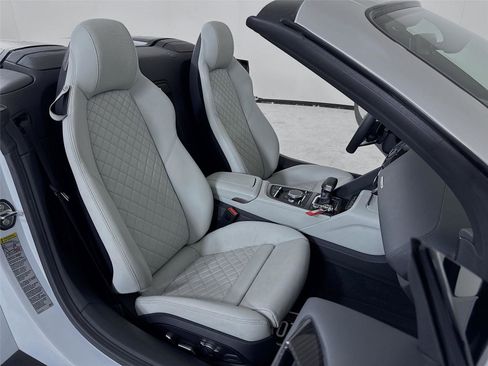 Used 2021 Audi R8 V10 w/ Premium Package image 23