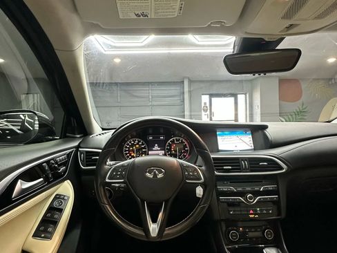 Used 2017 INFINITI QX30 Premium w/ Navigation Package image 31