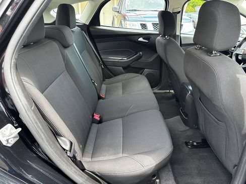 Used 2017 Ford Focus SE FWD image 9