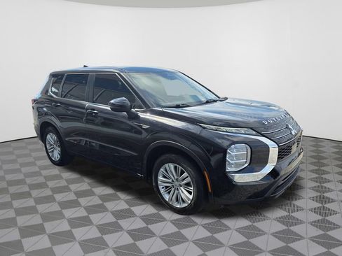 Used 2023 Mitsubishi Outlander ES FWD image 4