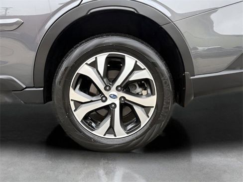 Used 2022 Subaru Outback Touring w/ Popular Package #2 image 9