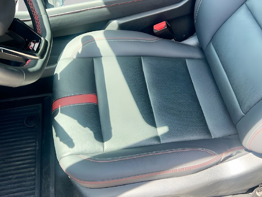 Used 2024 Chevrolet Traverse RS w/ LPO, Floor Liner Package FWD image 20