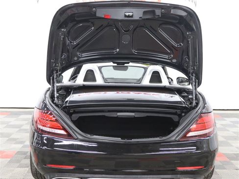 Used 2017 Mercedes-Benz SLC 300 image 5