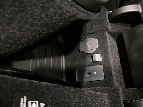 Used 2022 Porsche Panamera 4 Platinum Edition image 33