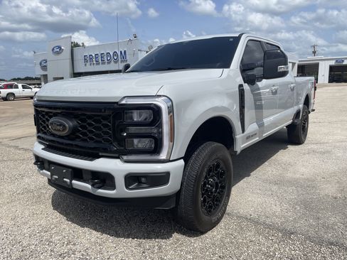 Used 2026 Ford F250 Lariat w/ Black Appearance Package AWD/4WD image 8