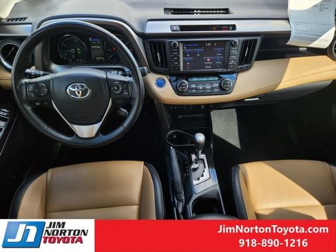 Used 2018 Toyota RAV4 Limited image 28
