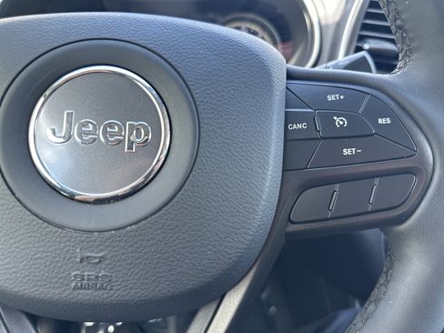 Used 2022 Jeep Cherokee Trailhawk w/ Comfort/Convenience Group AWD/4WD image 21