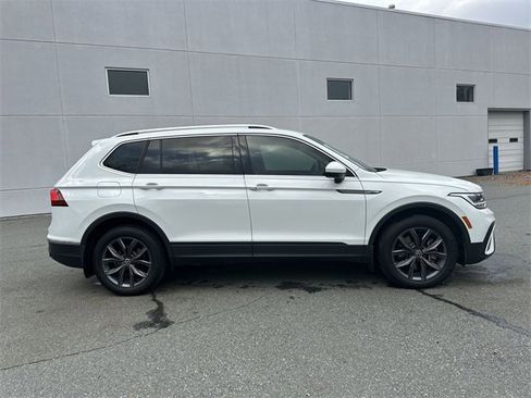 Used 2022 Volkswagen Tiguan SE image 6