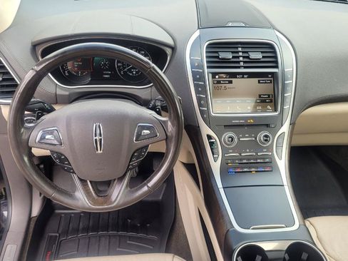 Used 2017 Lincoln MKX Reserve AWD/4WD image 16