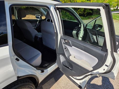 Used 2017 Subaru Forester 2.5i Premium AWD/4WD image 12