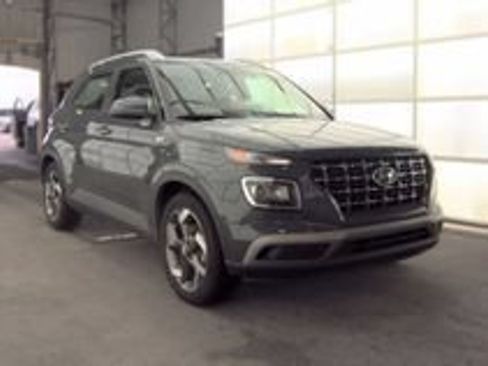 Used 2025 Hyundai Venue SEL FWD image 23