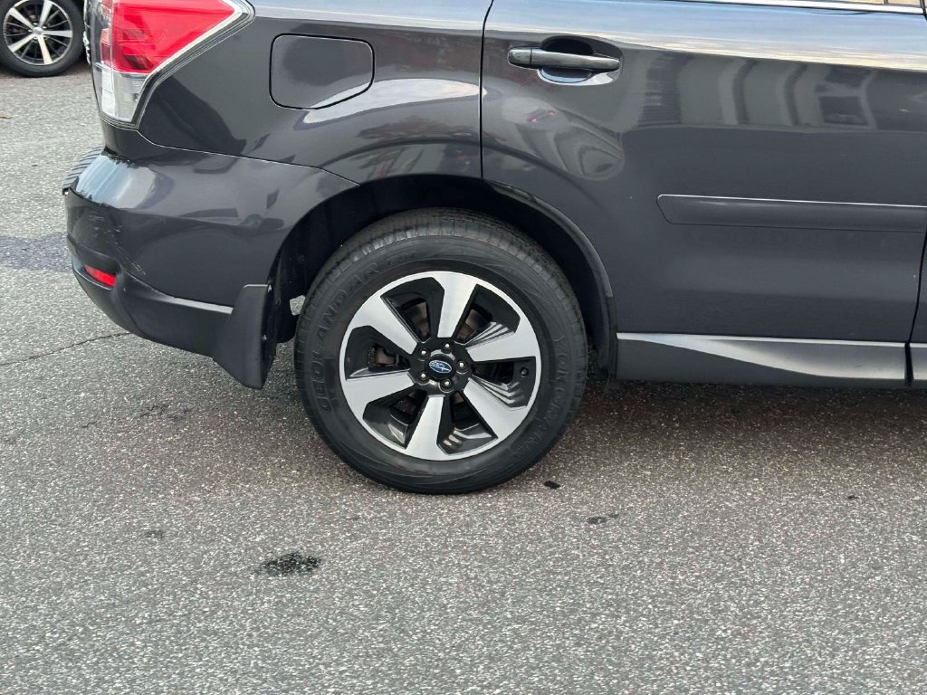 Used 2017 Subaru Forester 2.5i Limited AWD/4WD image 11
