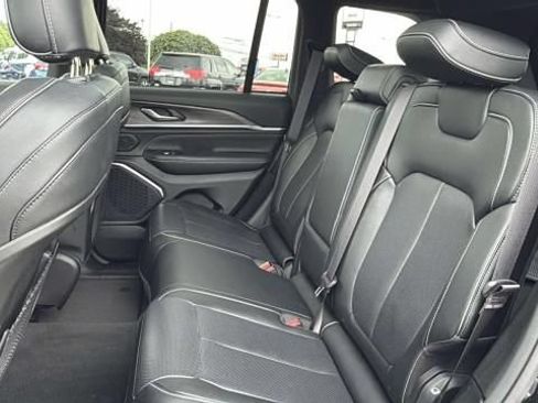Used 2022 Jeep Grand Cherokee Overland AWD/4WD image 37