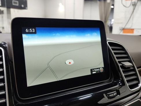 Used 2017 Mercedes-Benz GLE 350 4MATIC image 4