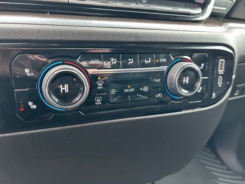 Used 2025 Chevrolet Silverado 2500 LT image 28