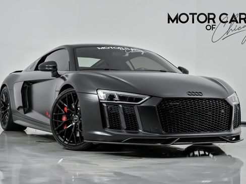 Used 2017 Audi R8 V10 w/ Carbon Interior Package image 1