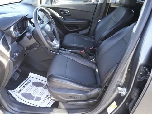 Used 2017 Chevrolet Trax LT w/ LT Convenience Package image 9