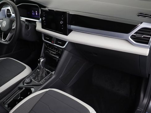 New 2026 Volkswagen Taos SE image 18