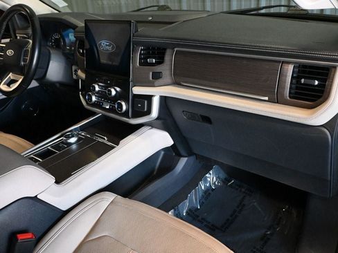 Used 2024 Ford Expedition Max Limited RWD image 12