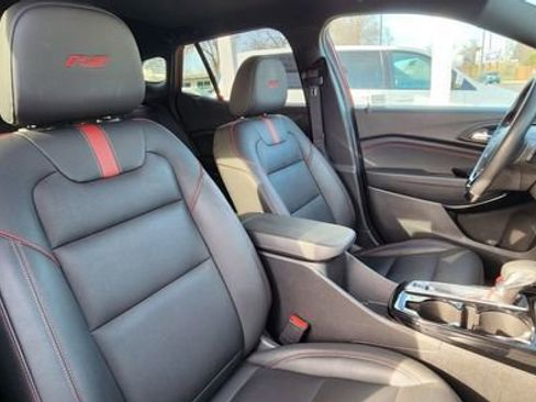 Used 2024 Chevrolet Trax RS w/ Sunroof Package image 11