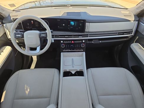 Used 2025 Hyundai Santa Fe Limited FWD image 9