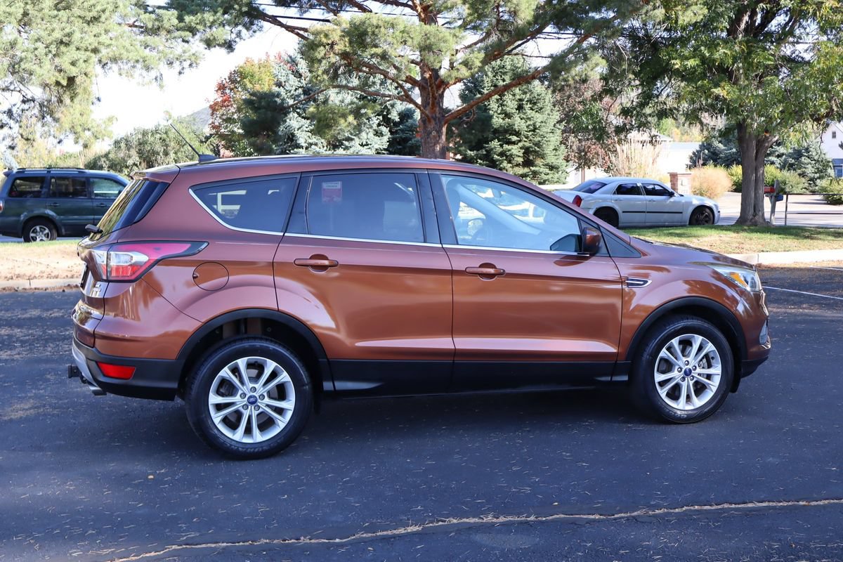 Used 2017 Ford Escape SE AWD/4WD image 4