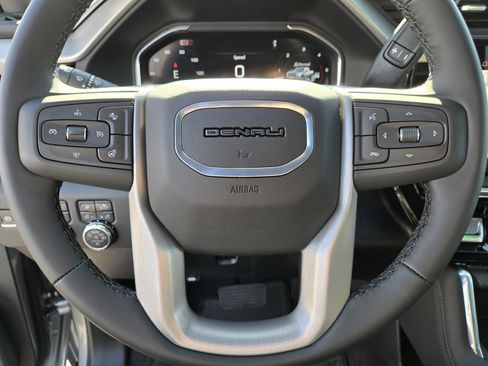 New 2025 GMC Sierra 2500 Denali w/ Denali Reserve Package image 11