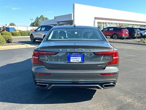 Used 2022 Volvo S60 B5 Momentum w/ Premium Package image 14