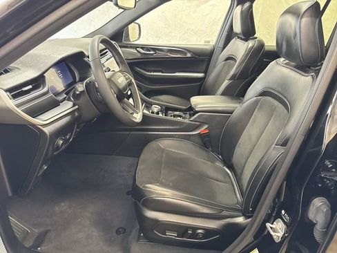 Used 2023 Jeep Grand Cherokee Altitude image 10