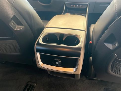 Certified 2025 Kia Carnival LXS FWD image 17