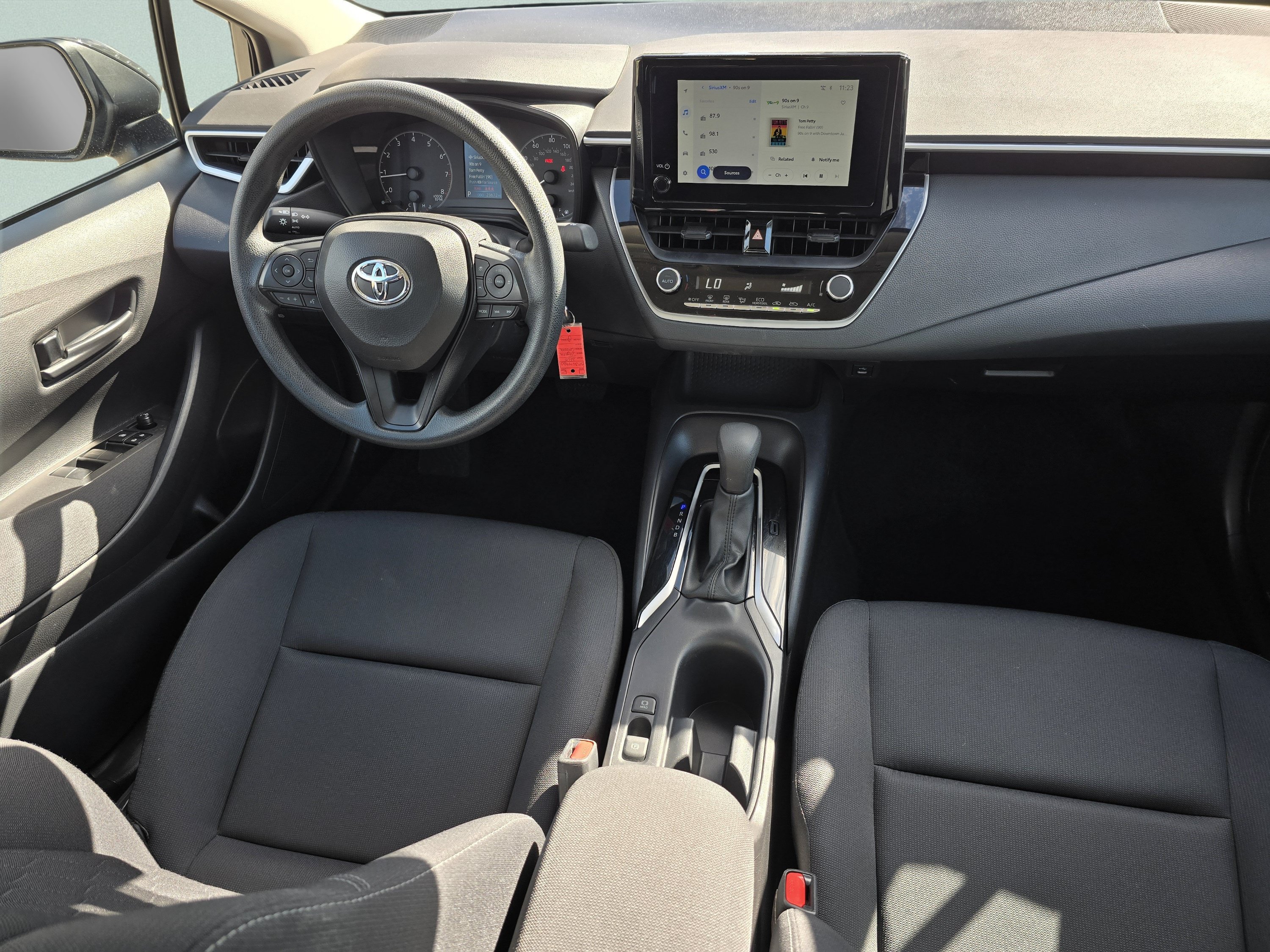 Used 2025 Toyota Corolla LE FWD image 17