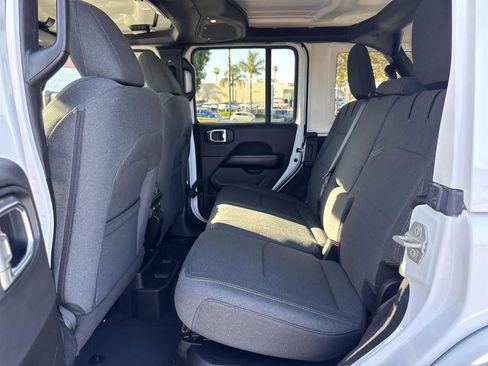 Used 2024 Jeep Wrangler Sahara image 24