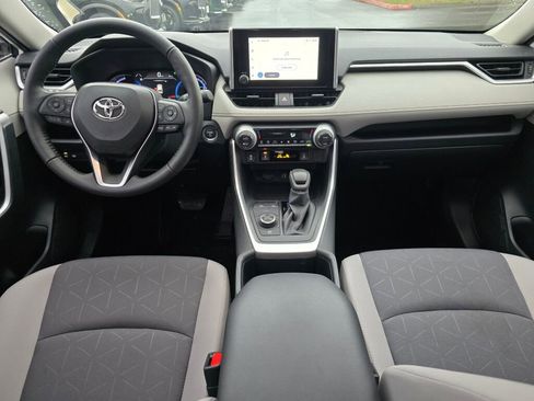 Used 2025 Toyota RAV4 XLE image 18