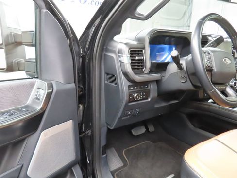Used 2023 Ford F250 Platinum w/ FX4 Off-Road Package AWD/4WD image 64