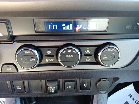 Used 2021 Toyota Tacoma TRD Off-Road AWD/4WD image 23