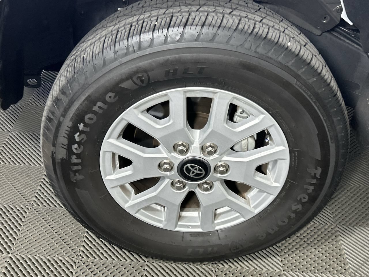 Used 2025 Toyota Tacoma SR5 AWD/4WD image 10
