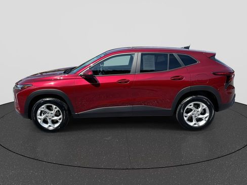 Used 2024 Chevrolet Trax LS w/ LS Convenience Package FWD image 5