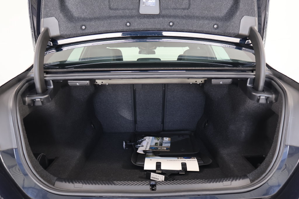 Used 2026 BMW 530i w/ M Sport Package RWD image 7