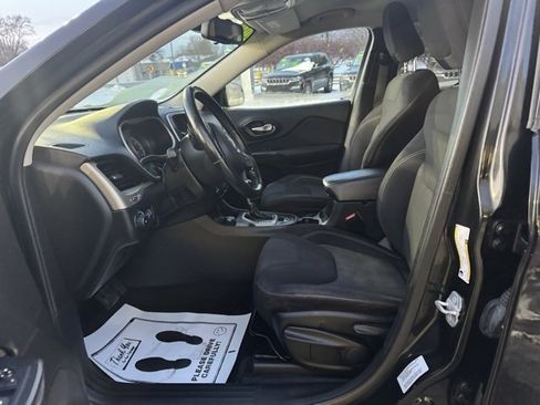 Used 2015 Jeep Cherokee Latitude w/ Cold Weather Group image 12