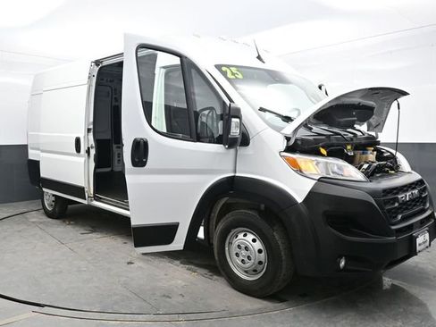 Used 2025 RAM ProMaster 2500 w/ Convenience Group image 39