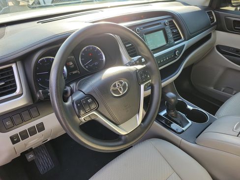 Used 2018 Toyota Highlander LE image 22