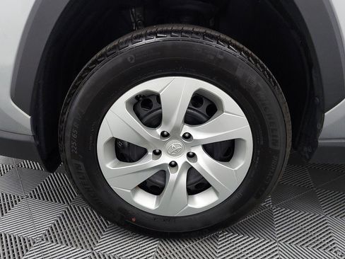 Used 2019 Toyota RAV4 LE w/ Carpet Mat Package FWD image 2