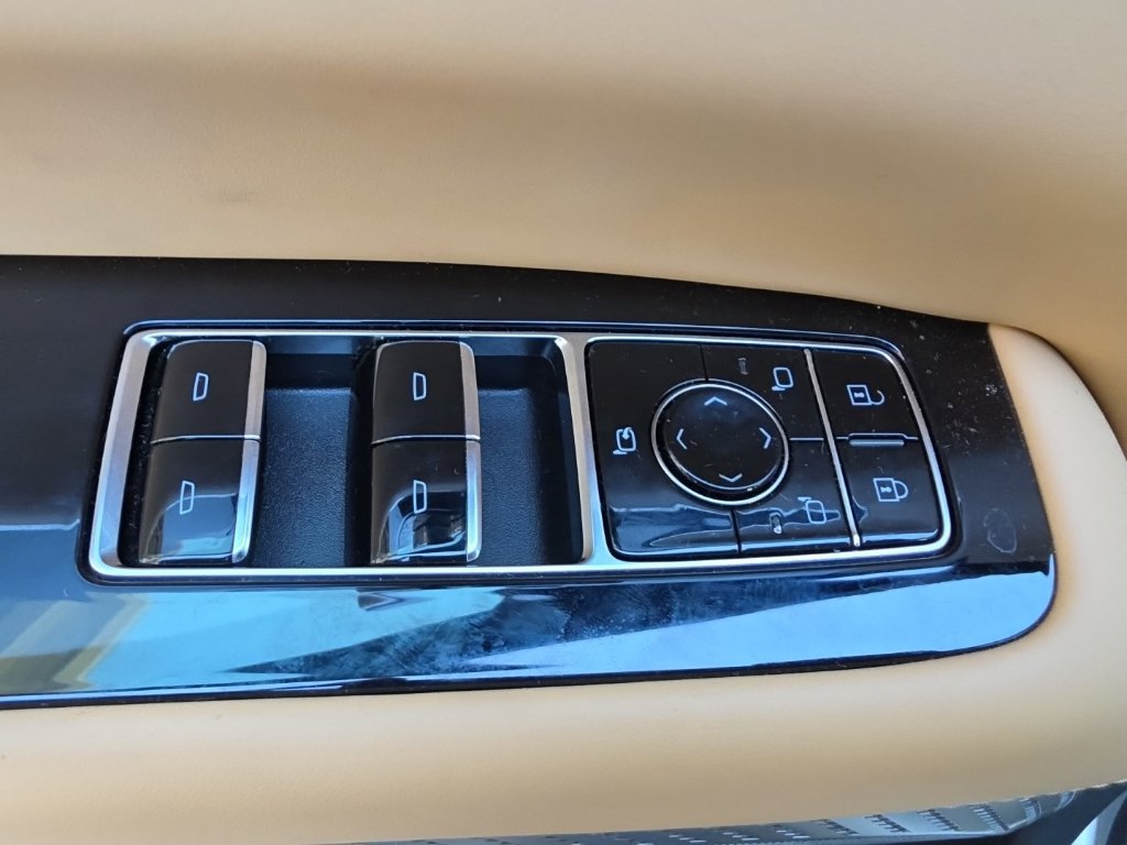 Used 2025 Cadillac Escalade IQ Sport 2 AWD/4WD image 17