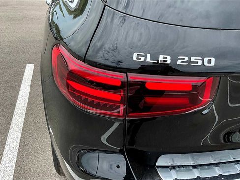 Used 2025 Mercedes-Benz GLB 250 GLB 250 image 14