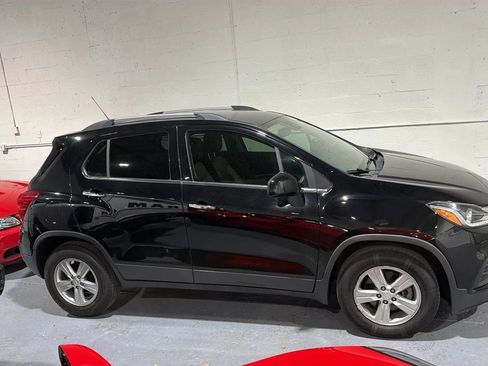 Used 2020 Chevrolet Trax LT w/ Driver Confidence Package FWD image 1