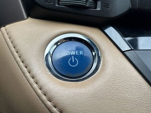 Used 2018 Toyota RAV4 XLE w/ Convenience Package image 24