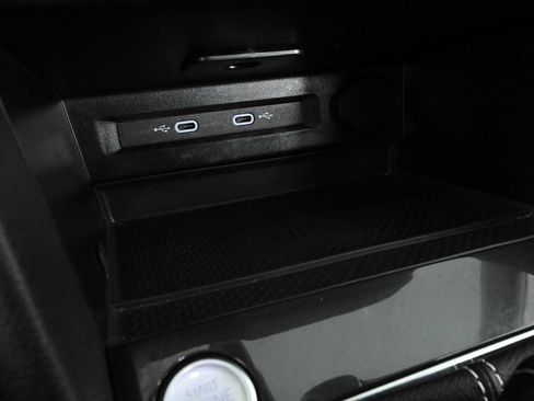 Certified 2024 Volkswagen Tiguan SE FWD image 29