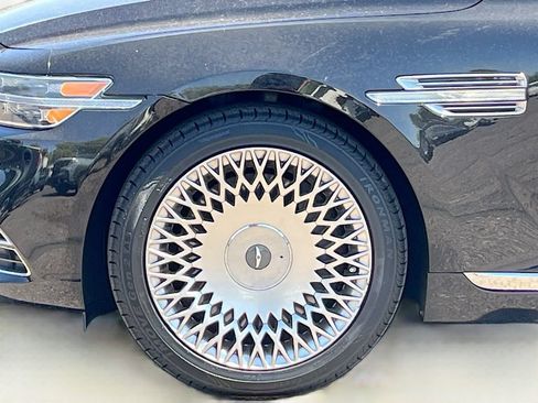 Used 2020 Genesis G90 3.3T Premium RWD image 32