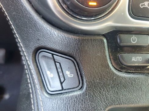 Used 2020 Chevrolet Suburban LT image 18