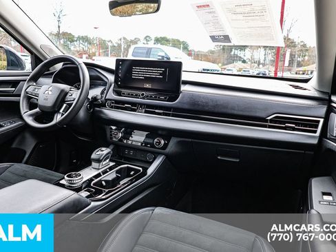 Used 2025 Mitsubishi Outlander SE image 33